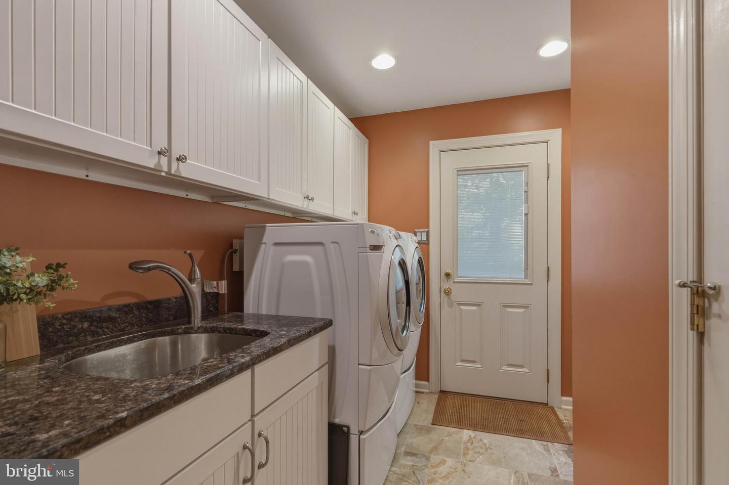 1333 University Dr Property Photo 18