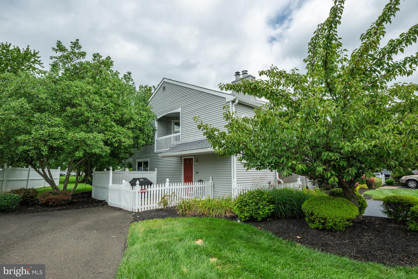 630-B ROSE HOLLOW DR