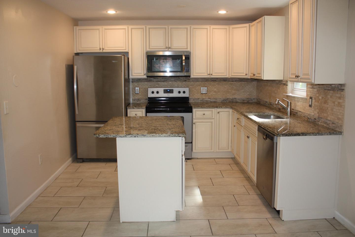 60 Providence Ave Property Photo 8