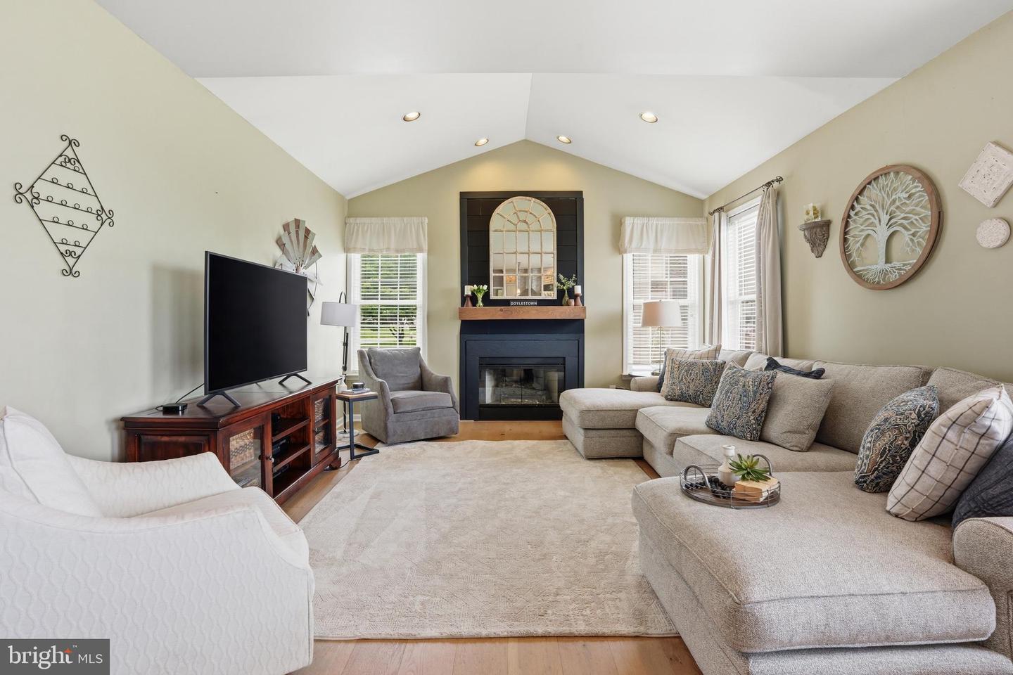 5266 Windtree Dr Property Photo 11