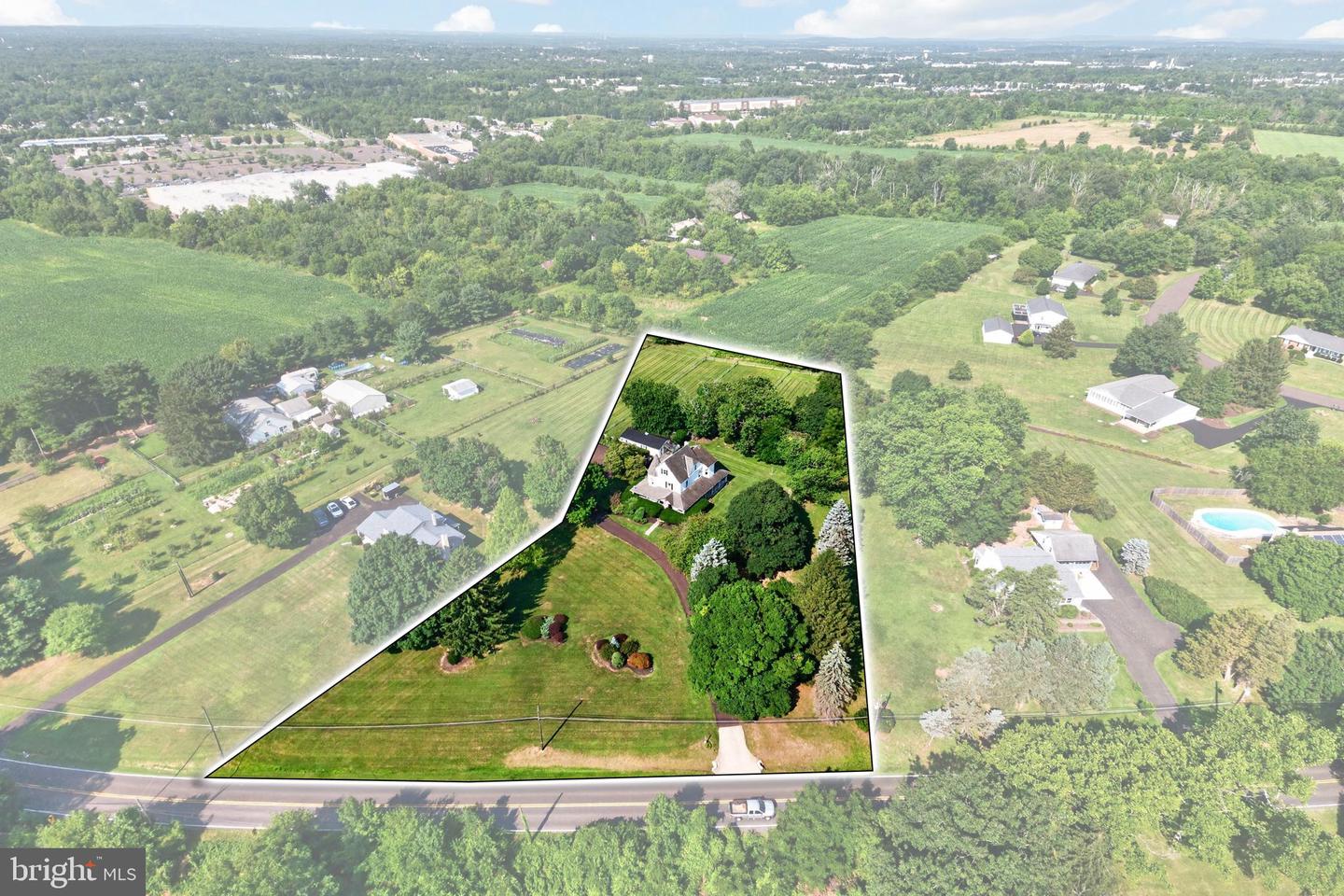 320 Hilltown Pike Property Photo 3