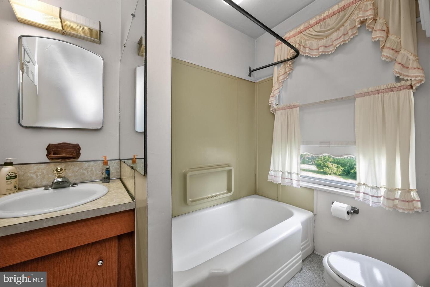 320 Hilltown Pike Property Photo 41