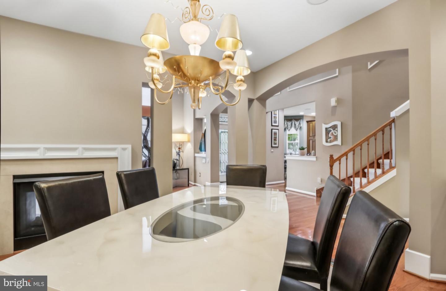 307 Ingleton Ct Property Photo 6
