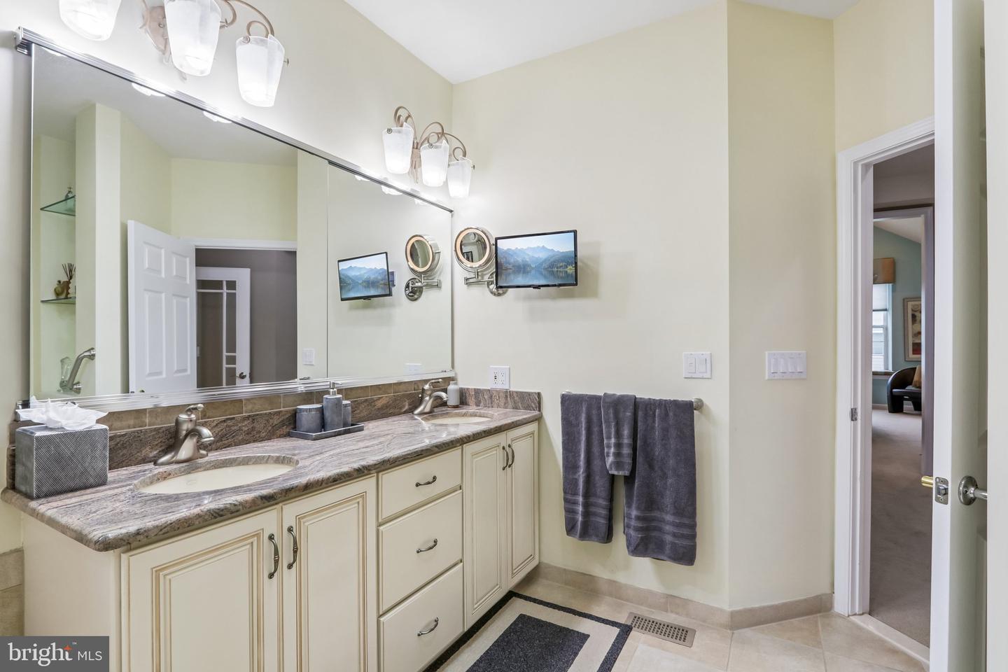 307 Ingleton Ct Property Photo 17