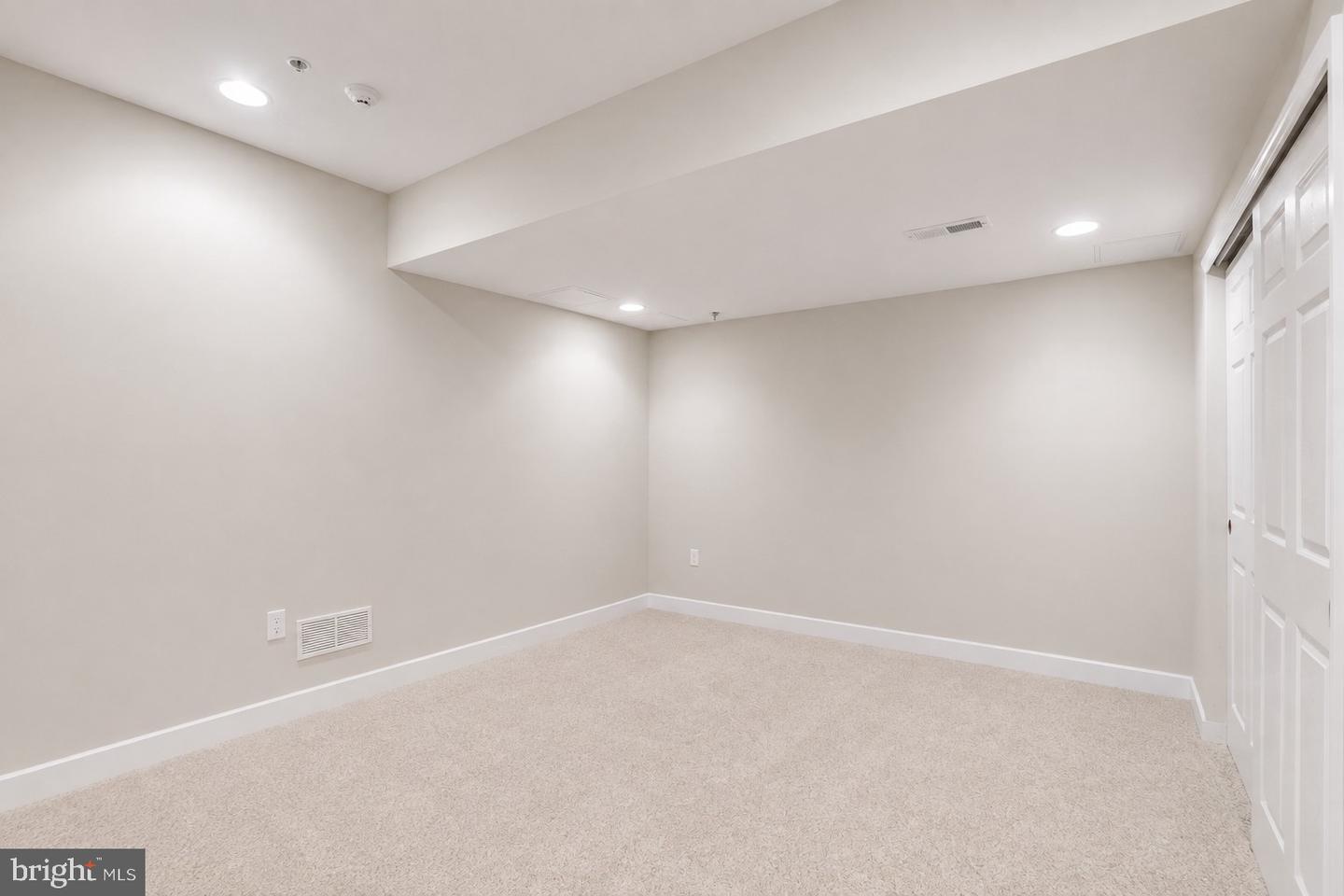307 Ingleton Ct Property Photo 38