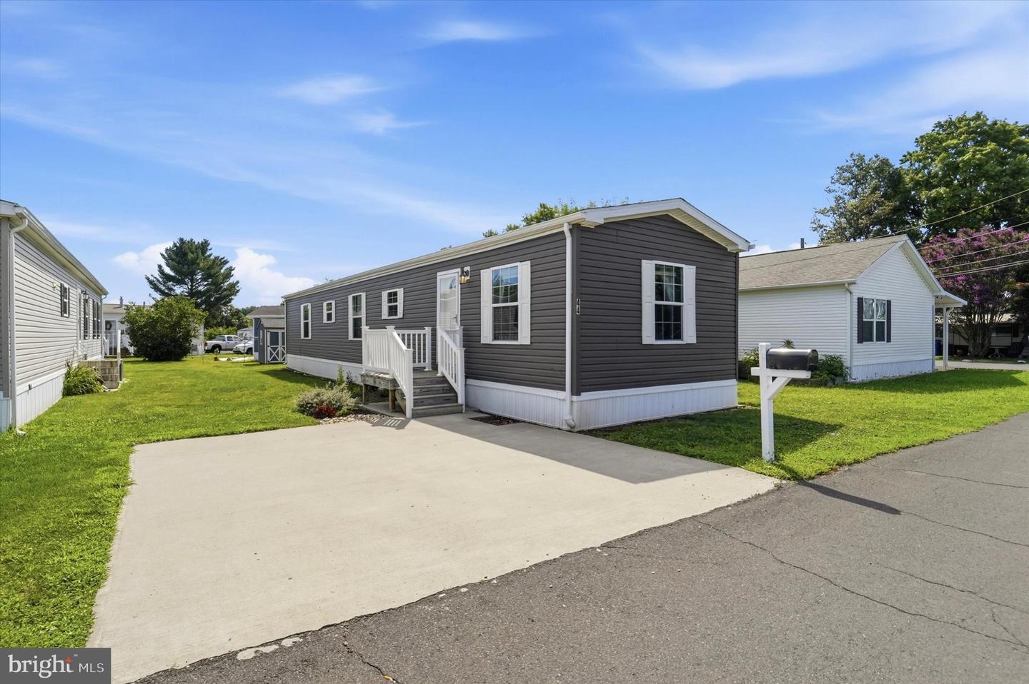 44 KENNEDY DR