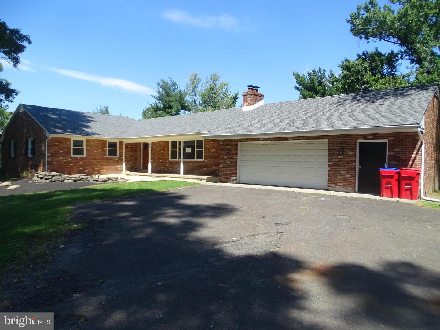449 Street Rd Property Photo 2