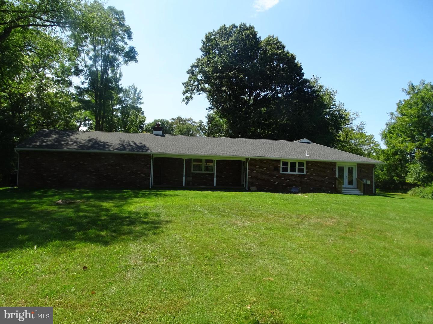 449 Street Rd Property Photo 4