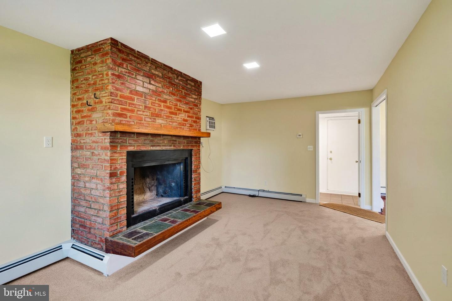 19 Vicar Ln Property Photo 18