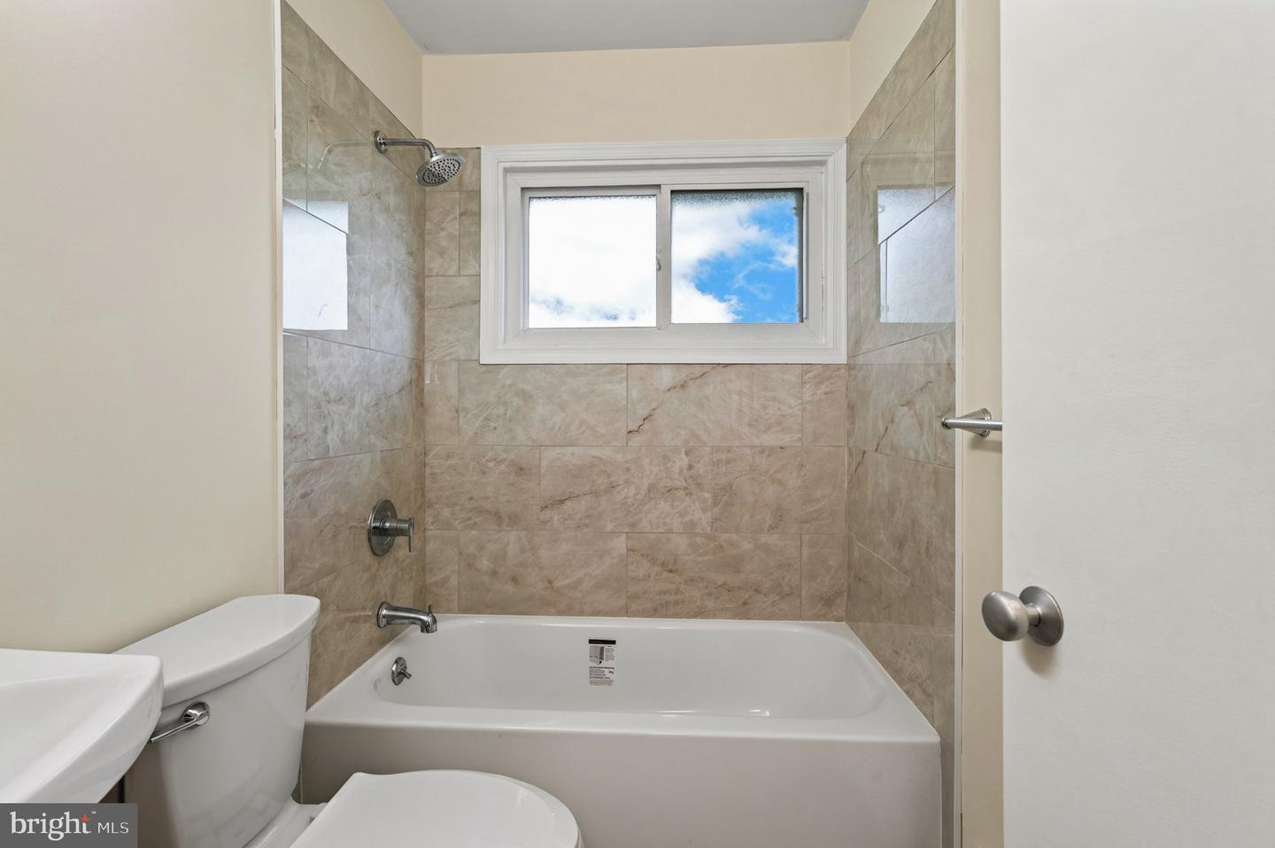 19 Vicar Ln Property Photo 22