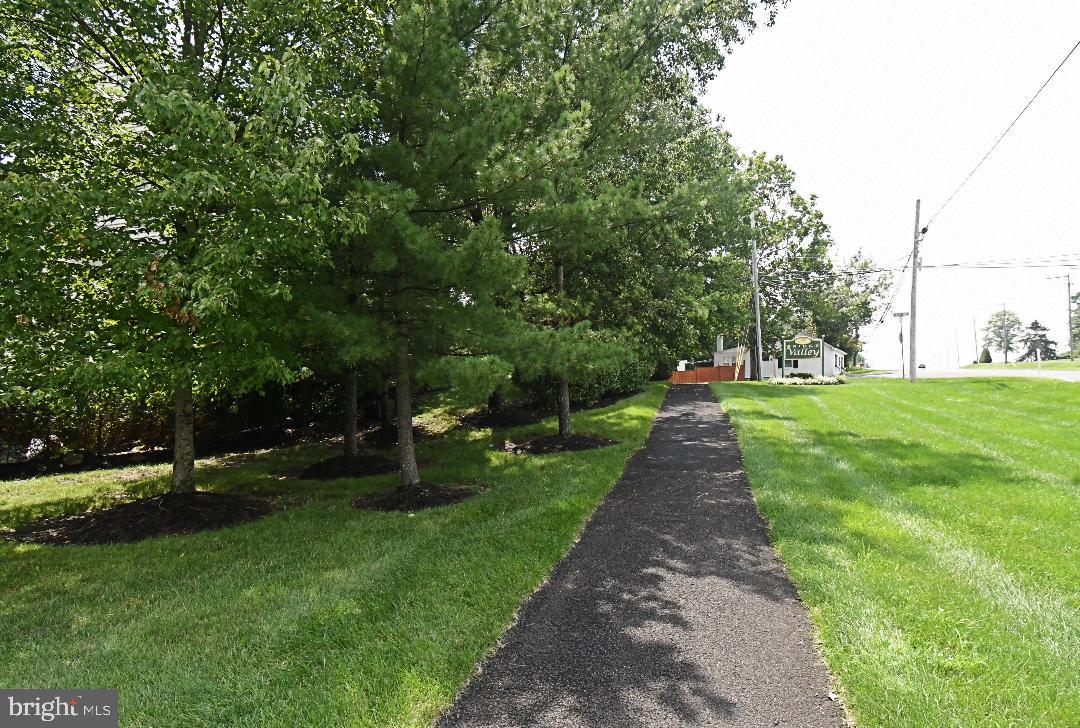 1861 Creekview Ln Property Photo 8