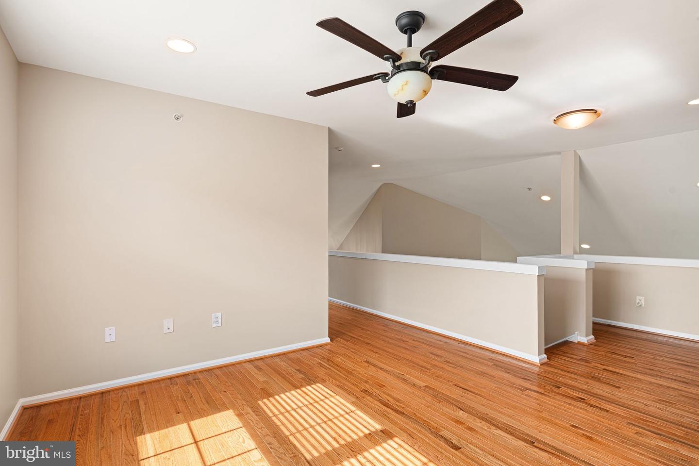 908 Farnham Ct #44 Property Photo 17