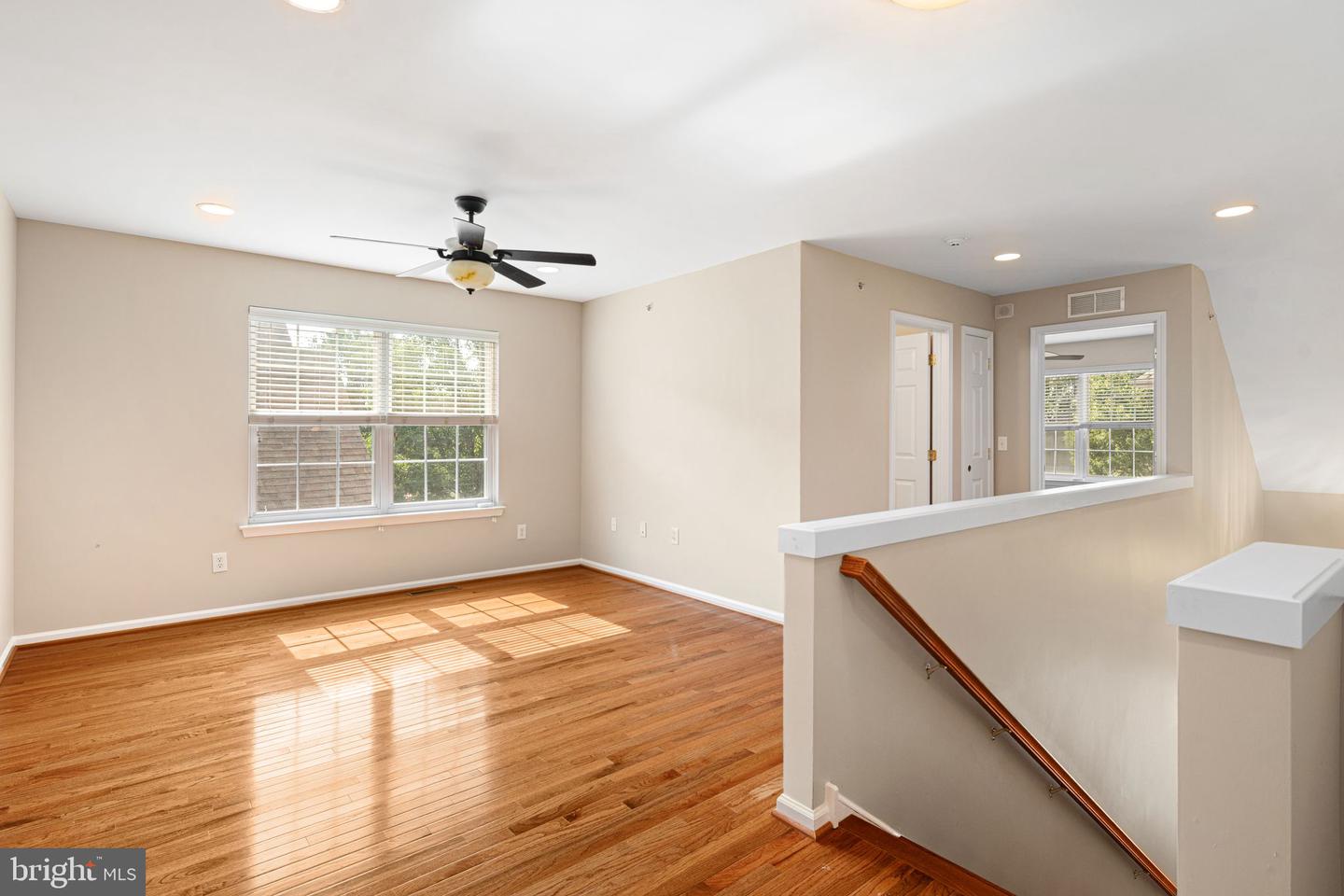 908 Farnham Ct #44 Property Photo 18