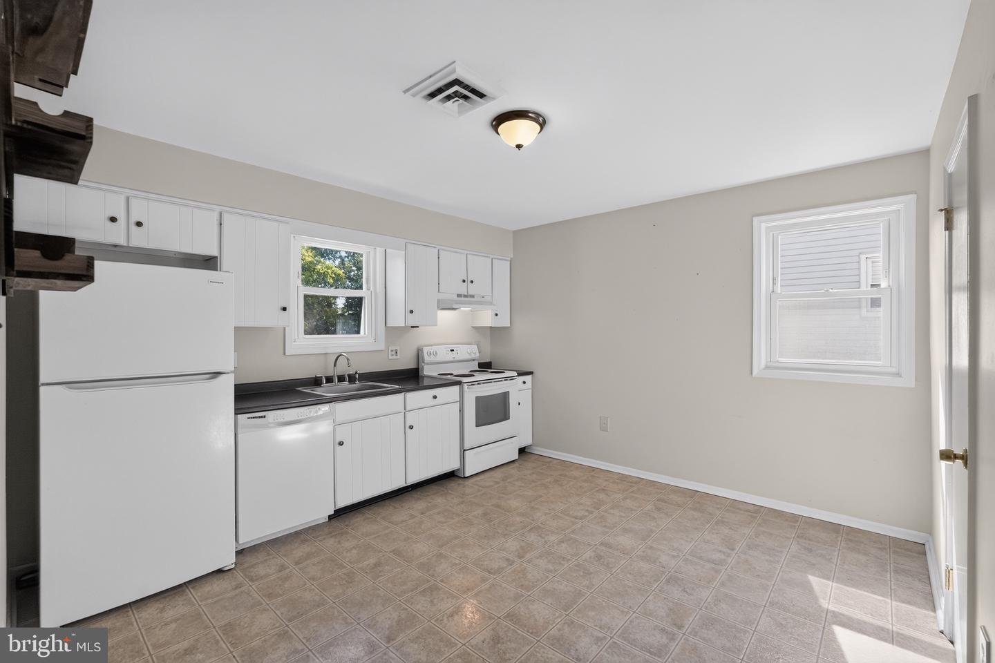 111 Hunter Way Property Photo 5