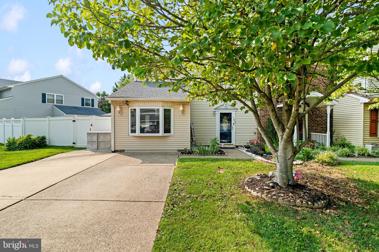 106 Winfield Ct Property Photo 1