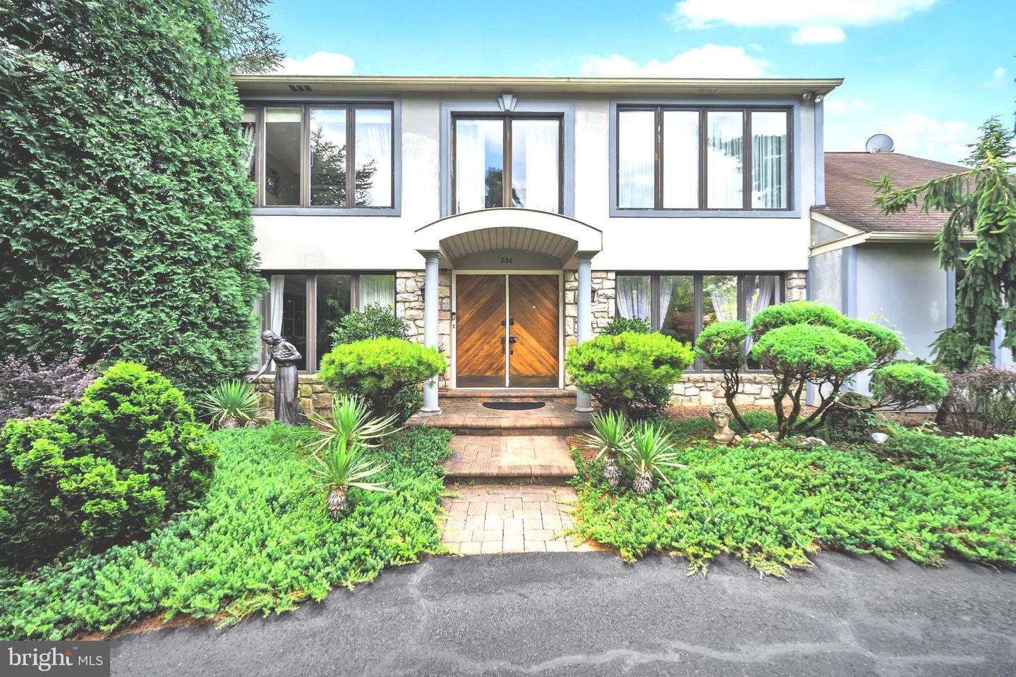 236 HILLTOP DR
