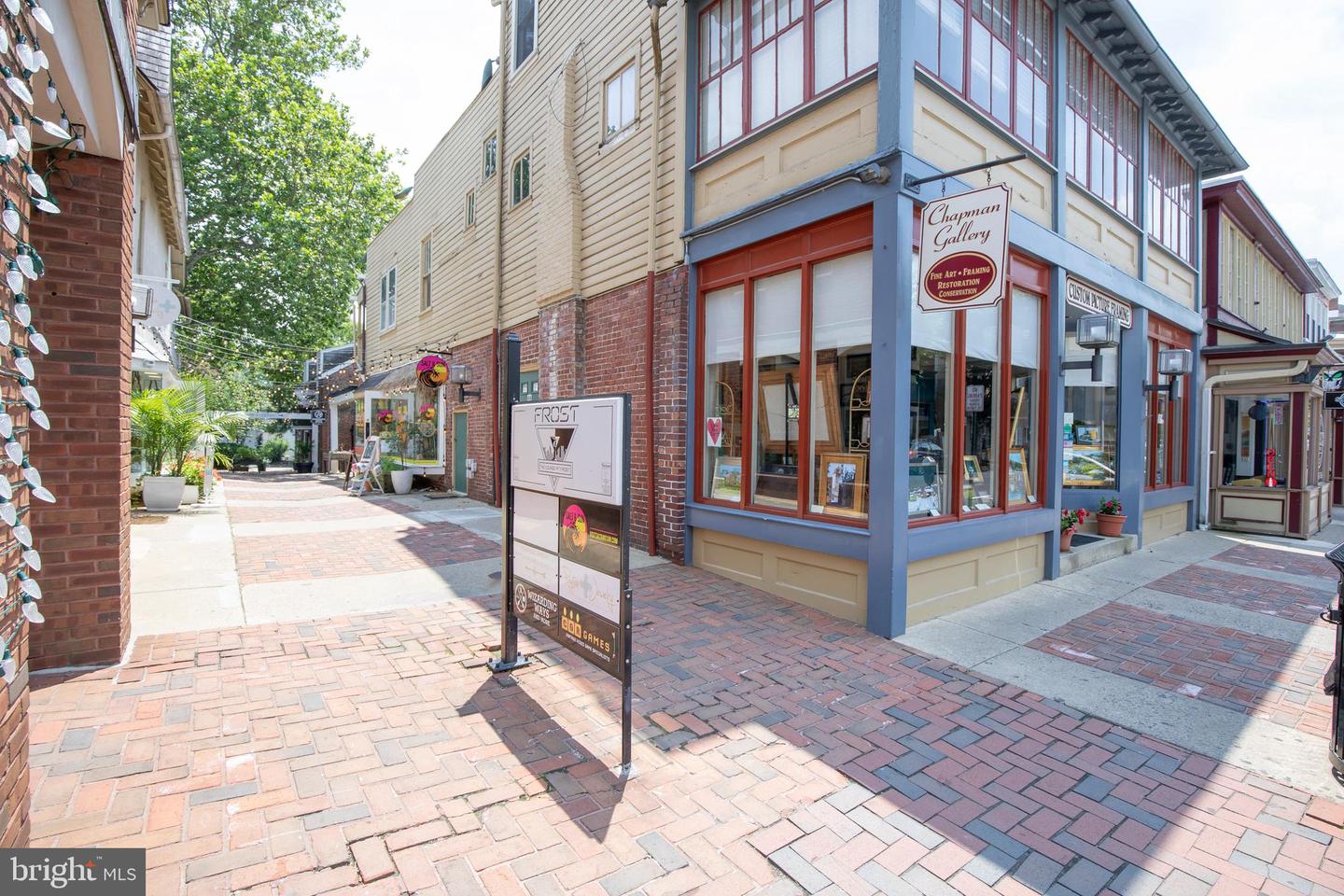 110 E Ashland St Property Photo 5