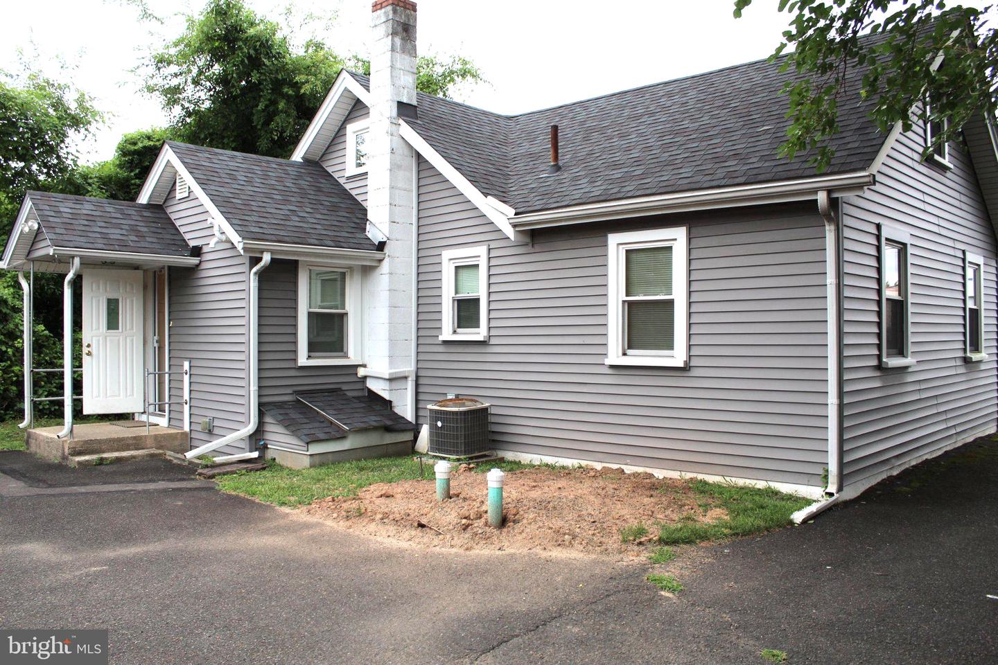 653 Catherine St Property Photo 13