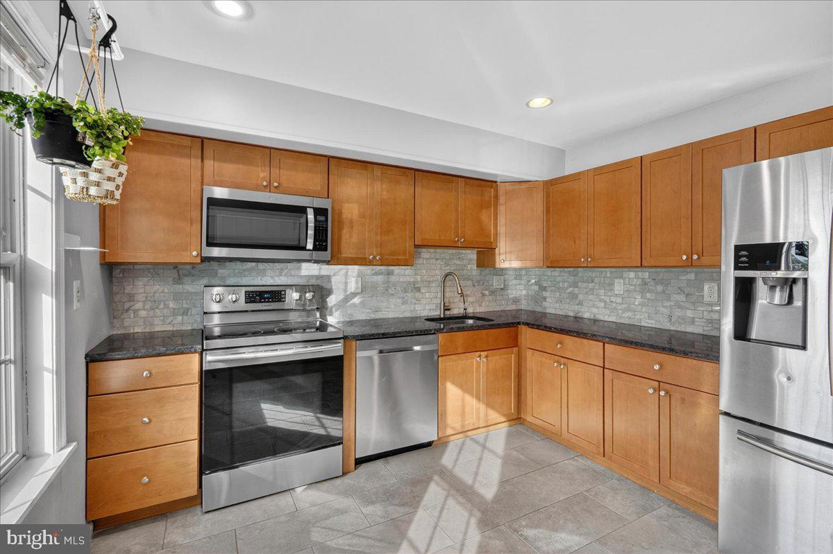 61 Constitution Ave Property Photo 6