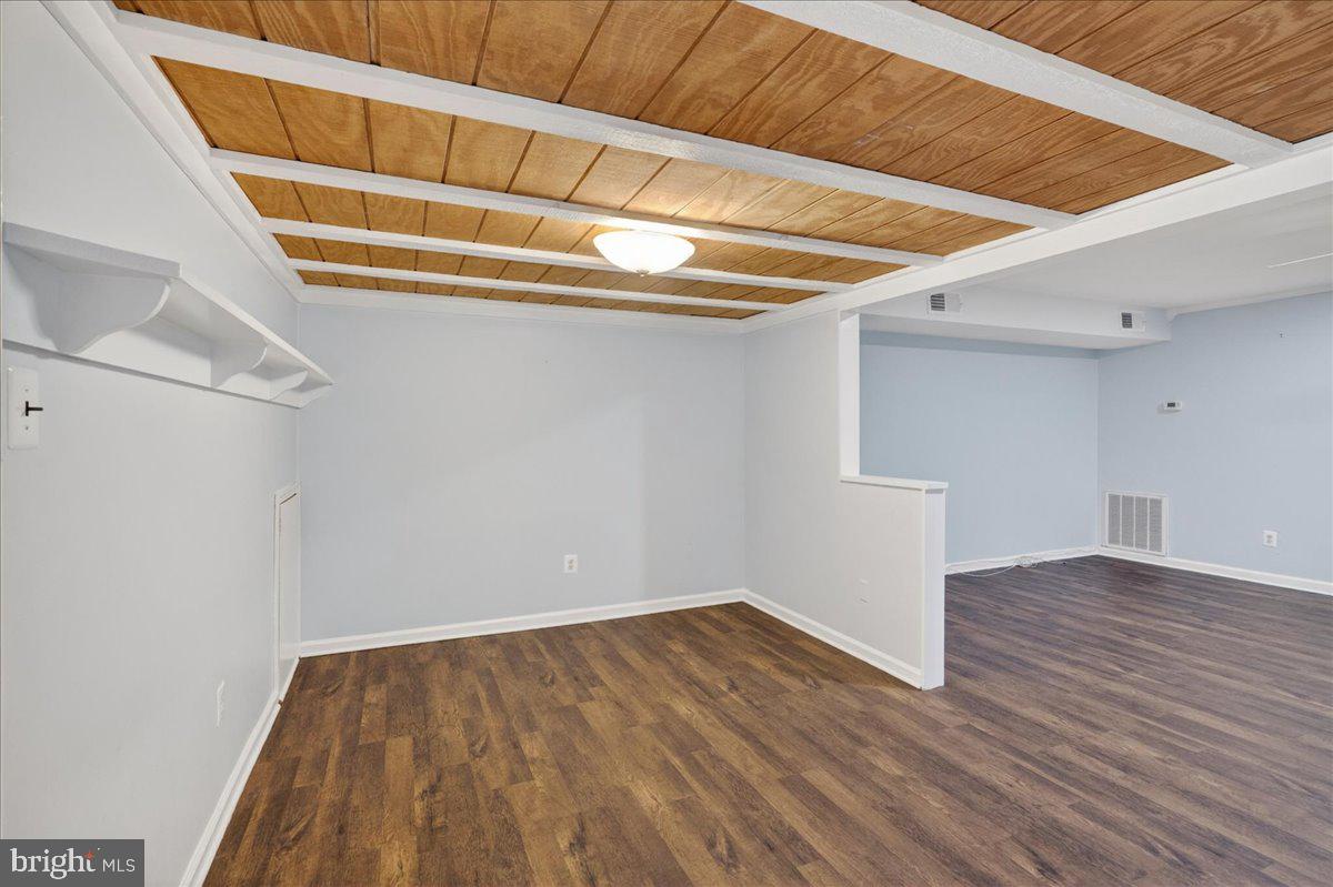 61 Constitution Ave Property Photo 9