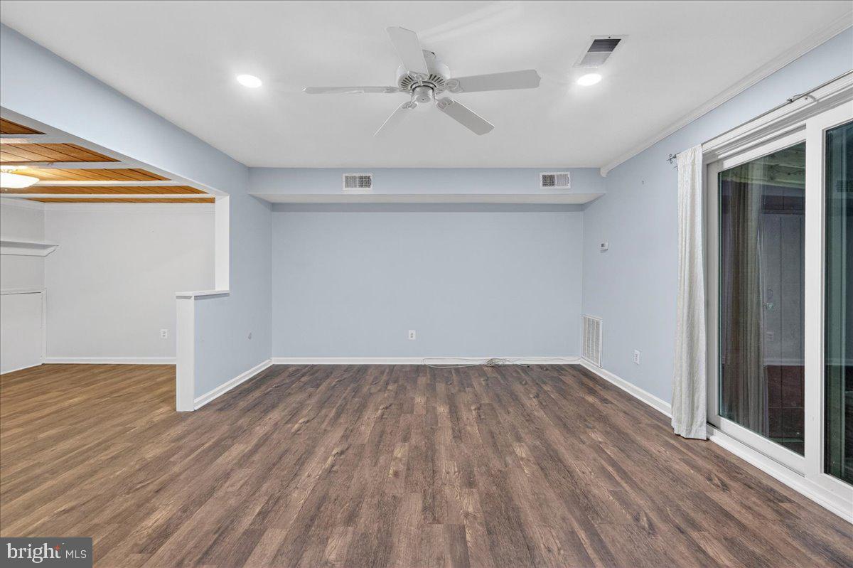 61 Constitution Ave Property Photo 13