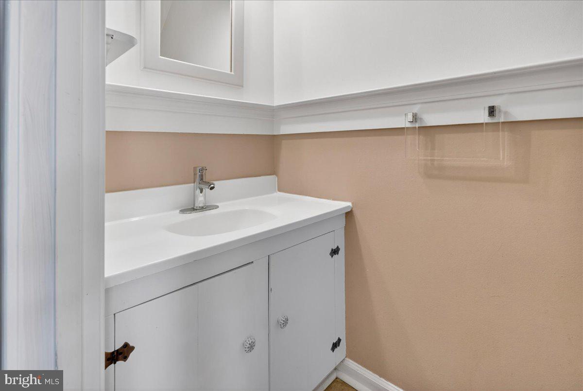 61 Constitution Ave Property Photo 17