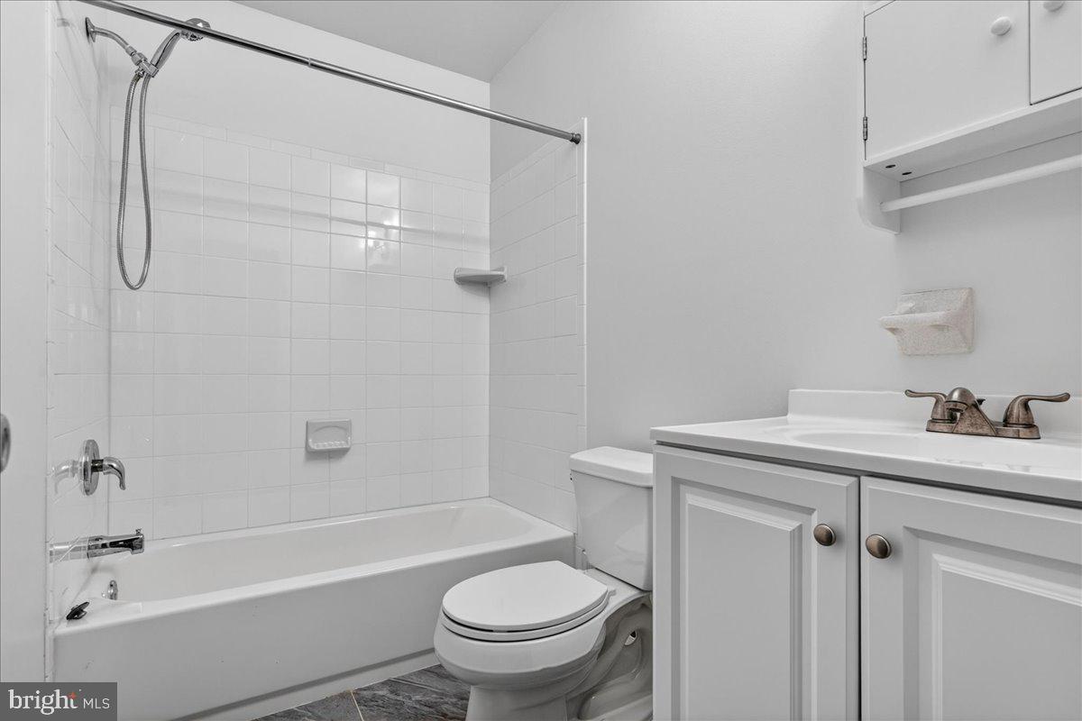 61 Constitution Ave Property Photo 23