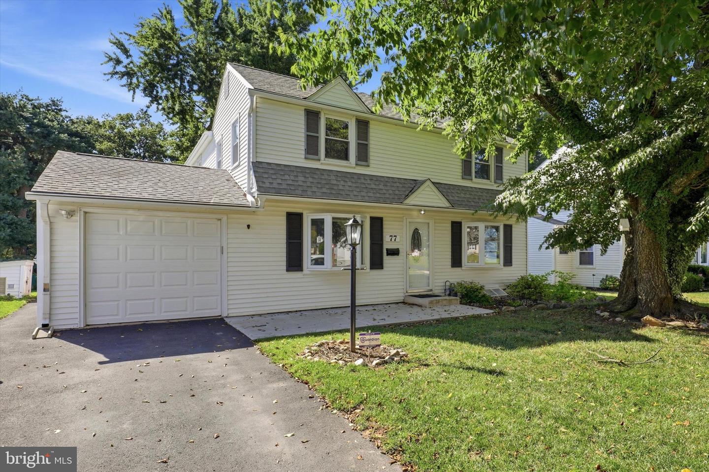 77 Woodlawn Rd Property Photo 1