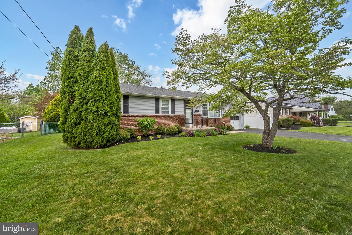 856 Roger Rd Property Photo 4