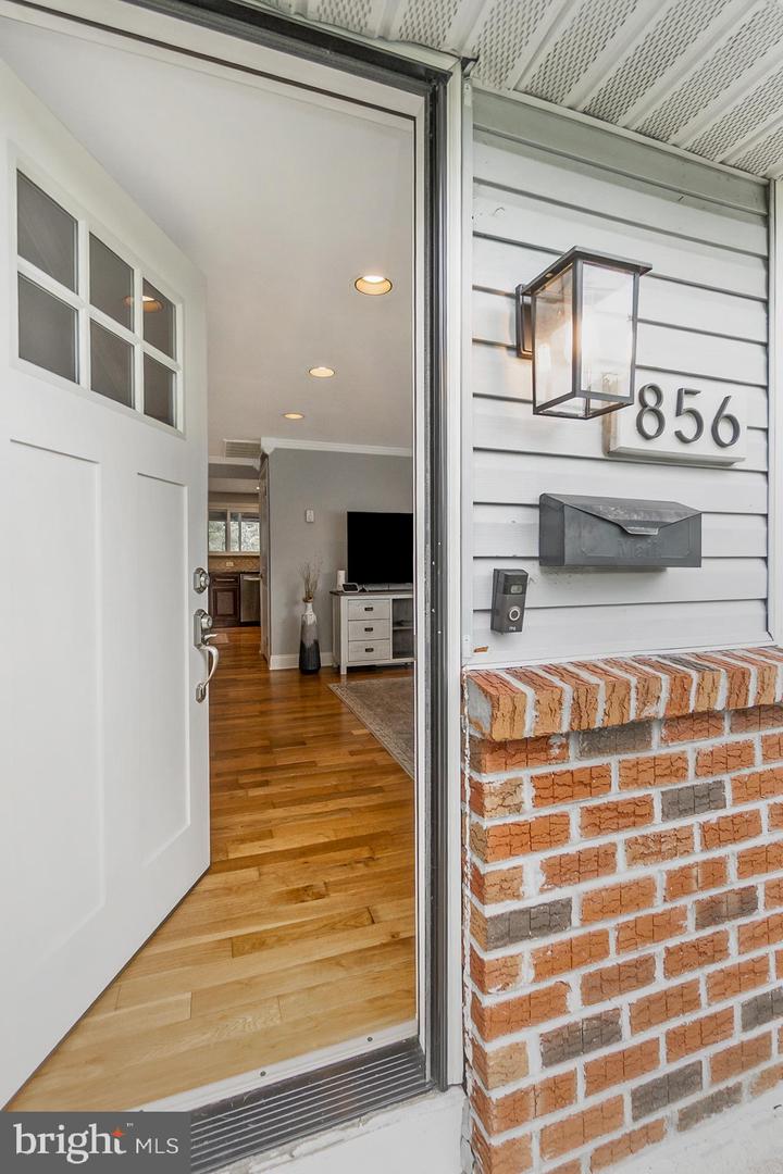 856 Roger Rd Property Photo 6