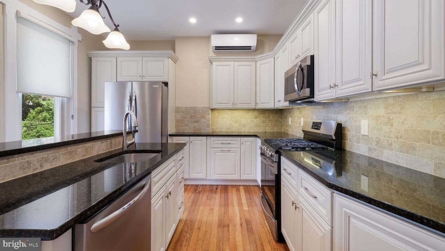 106 E State St #2 Property Photo 11