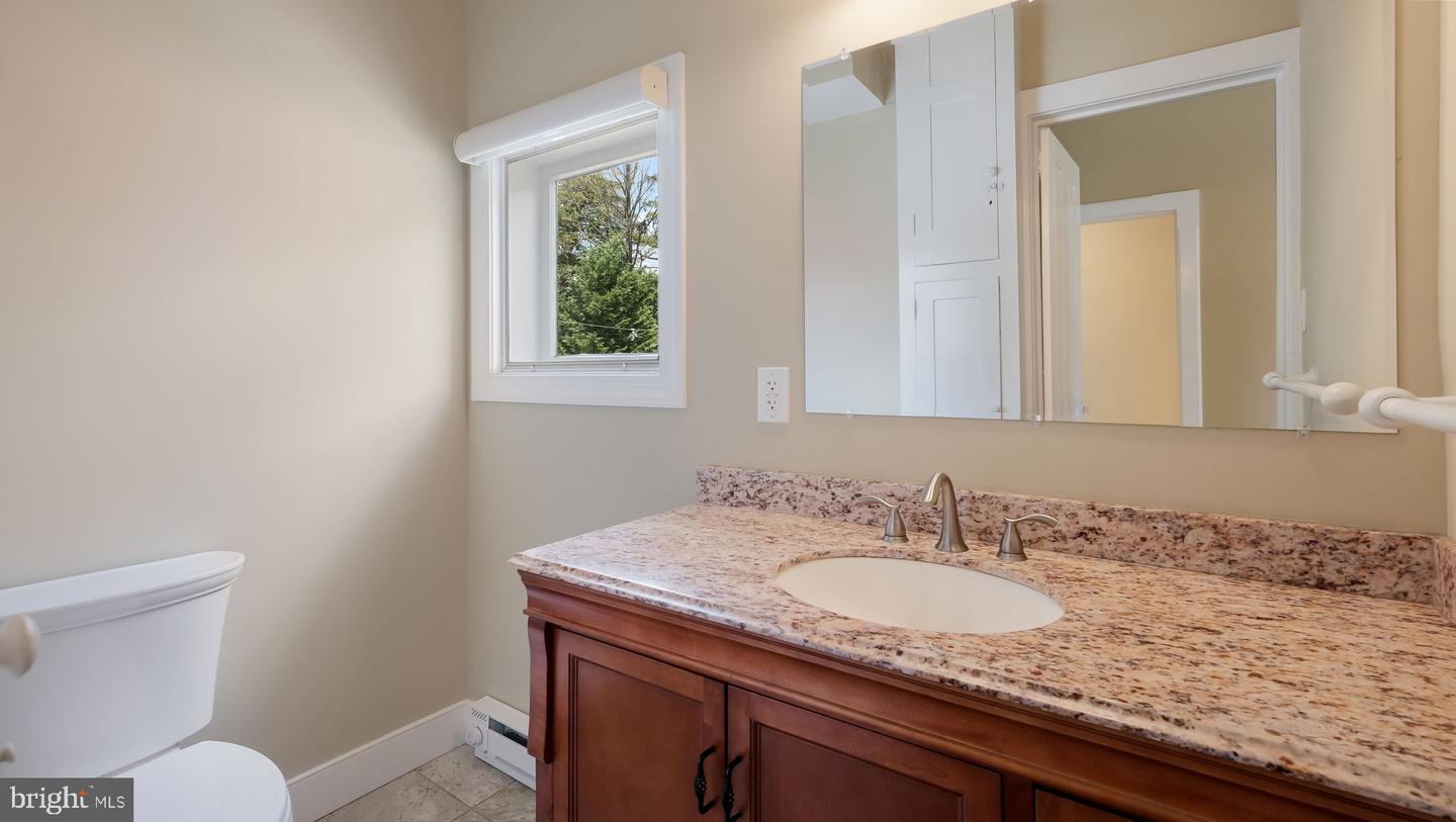 106 E State St #2 Property Photo 15