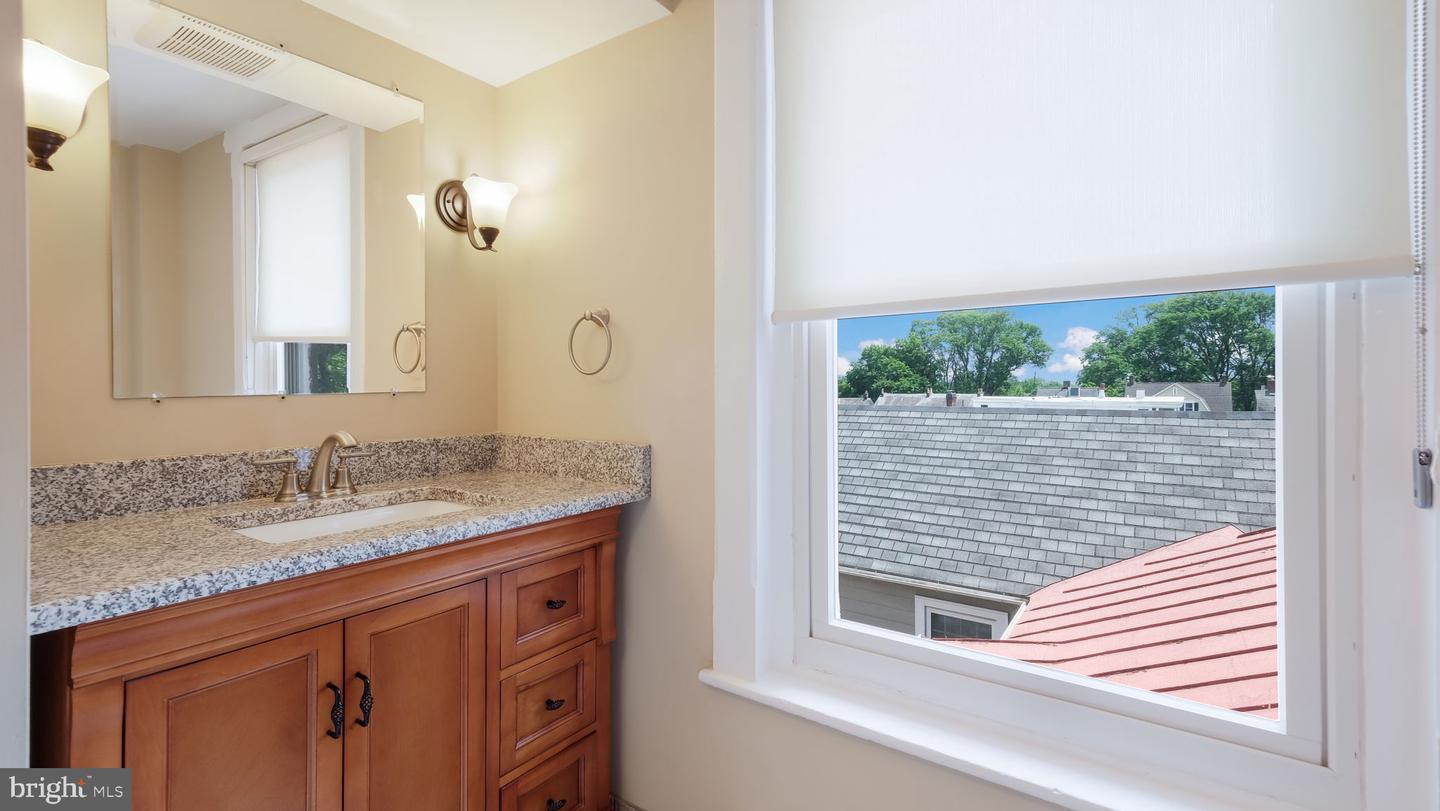 106 E State St #2 Property Photo 16