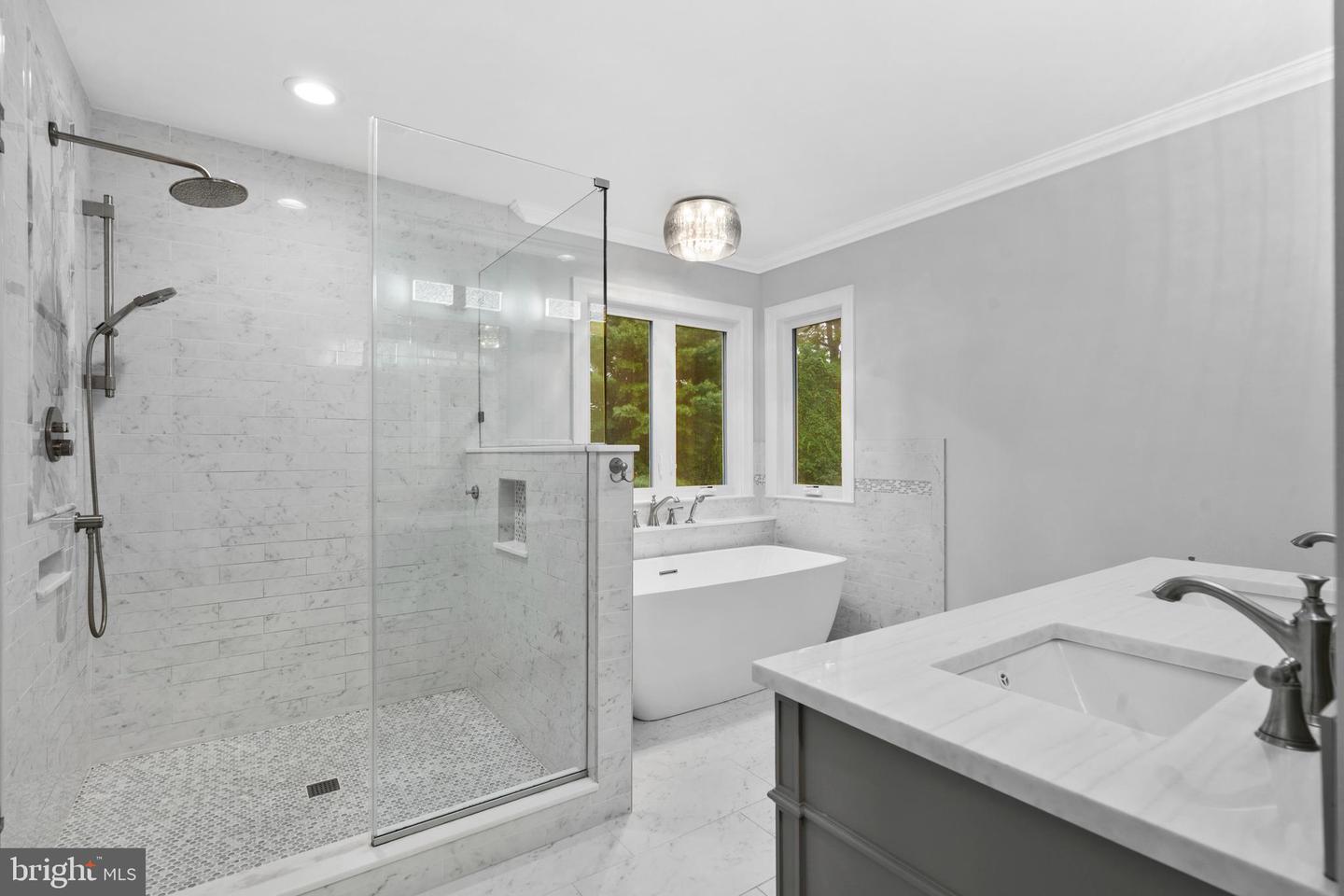 194 Hyacinth Dr S Property Photo 27