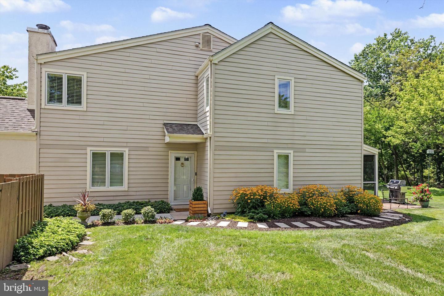 525 Portsmouth Ct Property Photo 1
