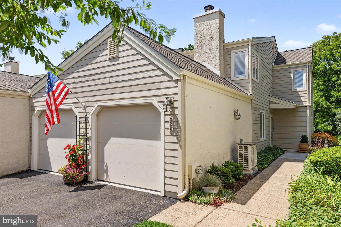 525 Portsmouth Ct Property Photo 3