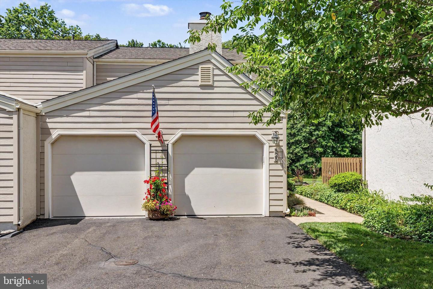 525 Portsmouth Ct Property Photo 4