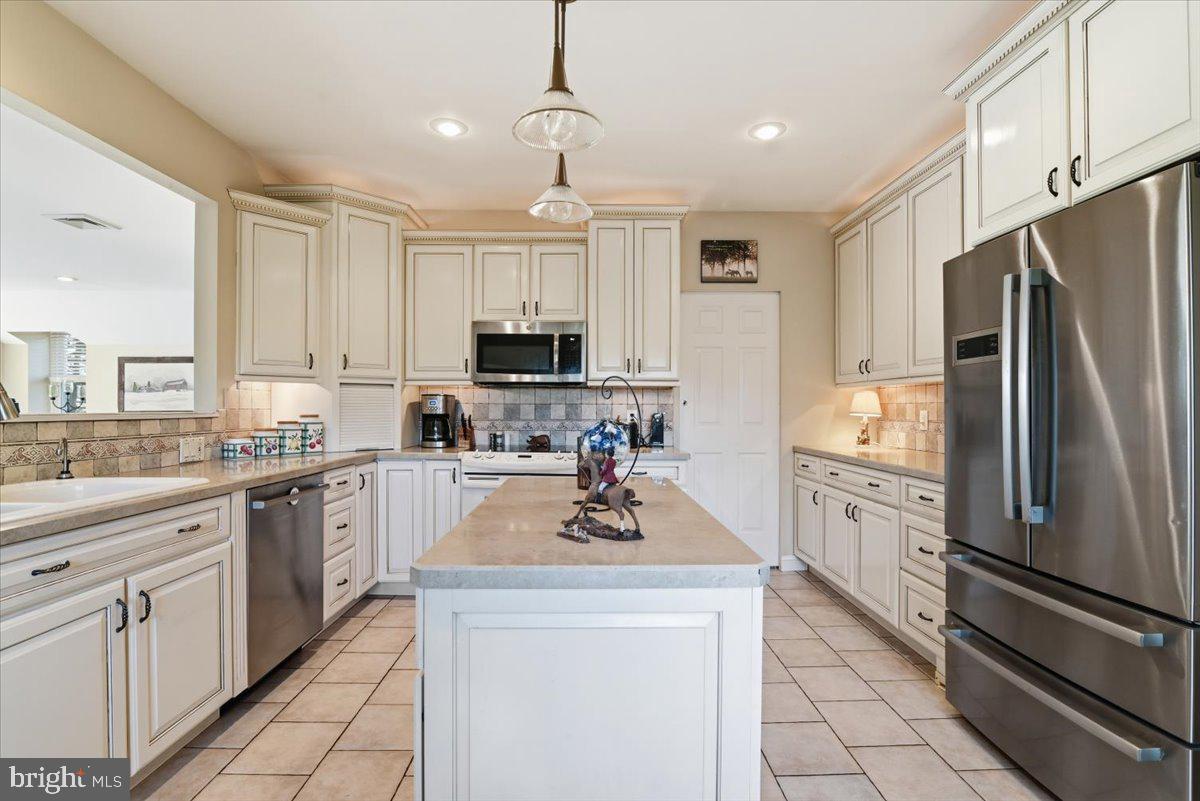 6423 Blueberry Ln Property Photo 18