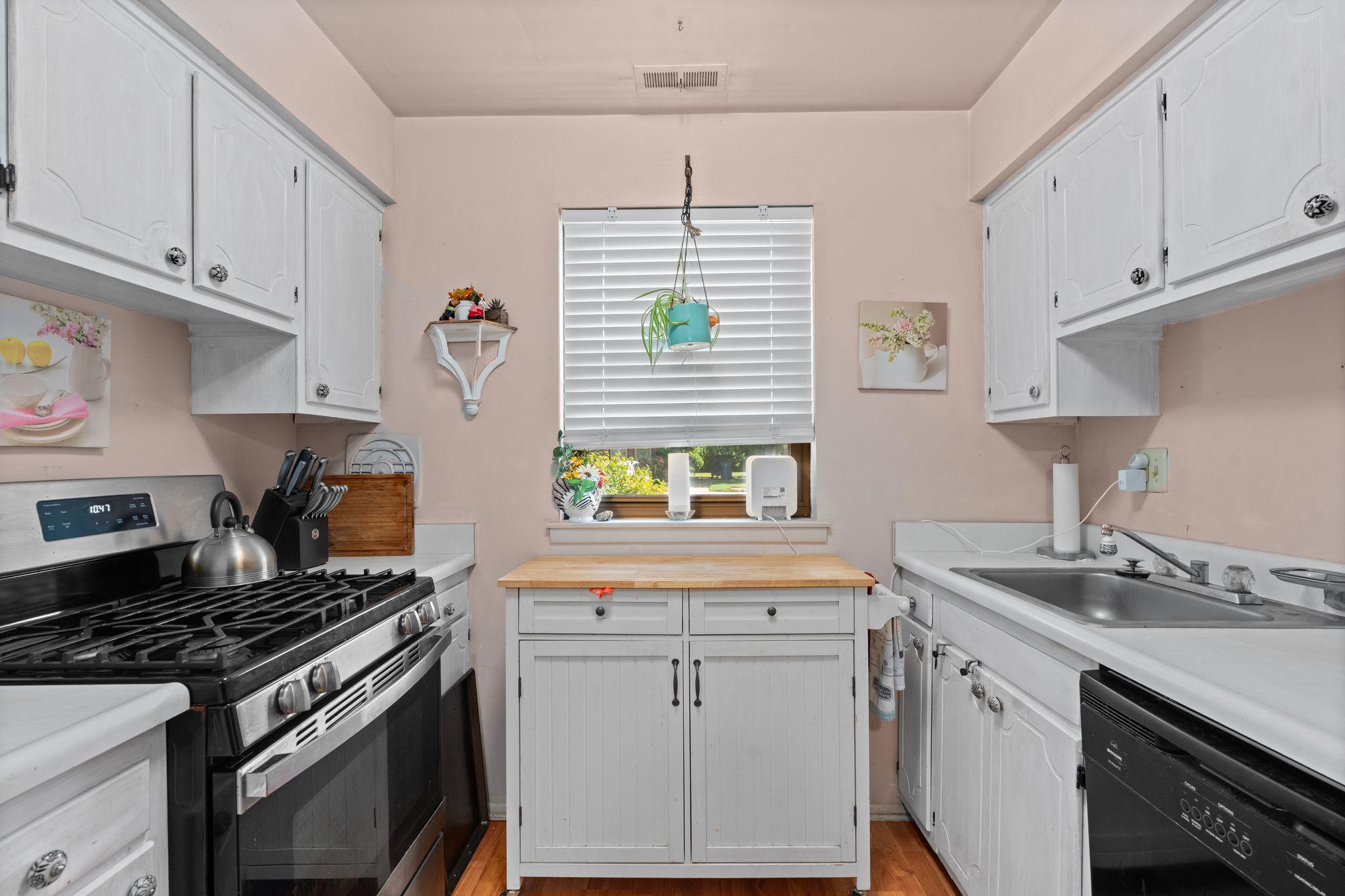 1155 York Rd #e5 Property Photo 9