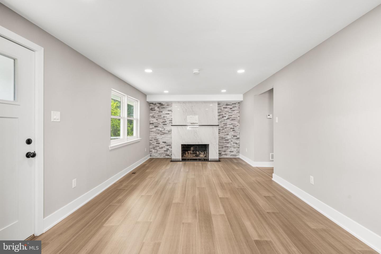 200 Maple St Property Photo 8