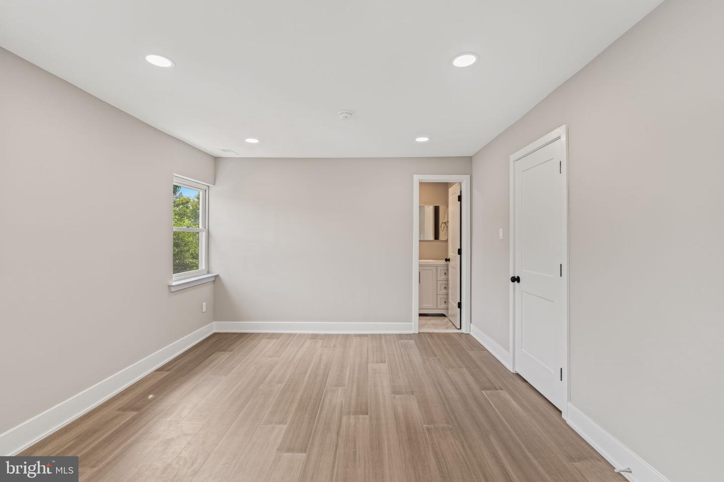 200 Maple St Property Photo 25