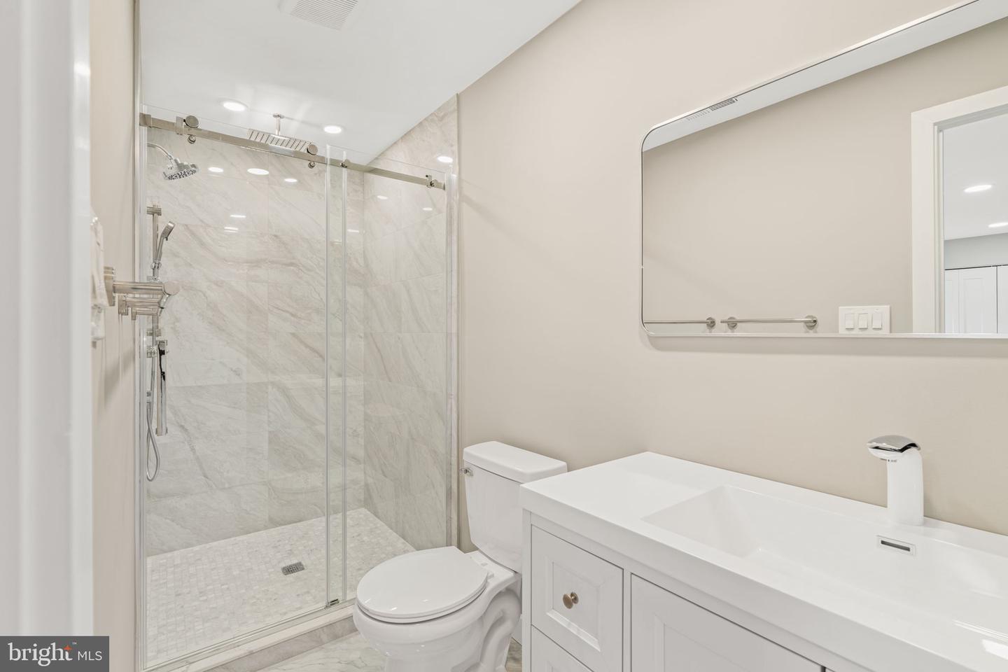 200 Maple St Property Photo 26