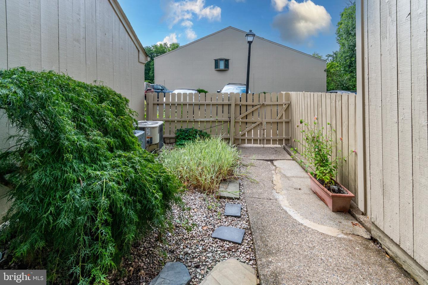12-a Oscar Hammerstein Way Property Photo 6