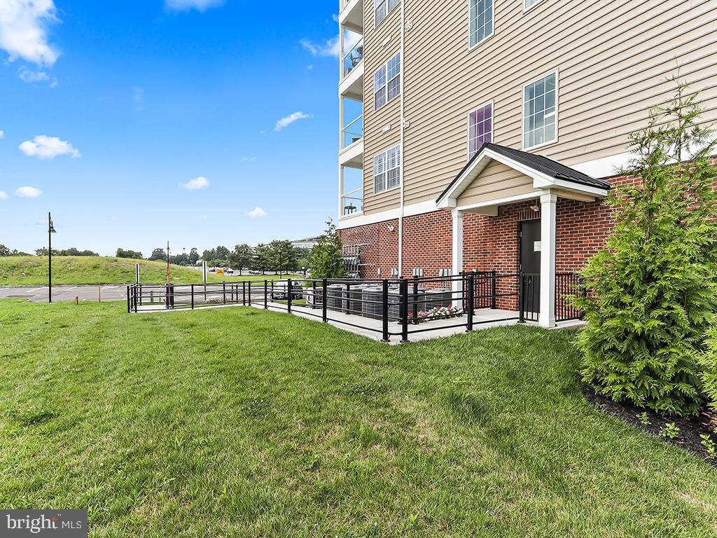 16421 River View Dr Property Photo 3