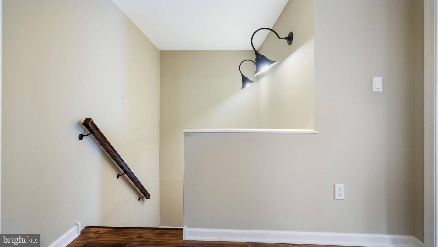 112 E State St #7 Property Photo 12