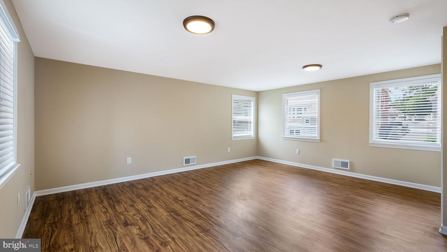 112 E State St #7 Property Photo 13