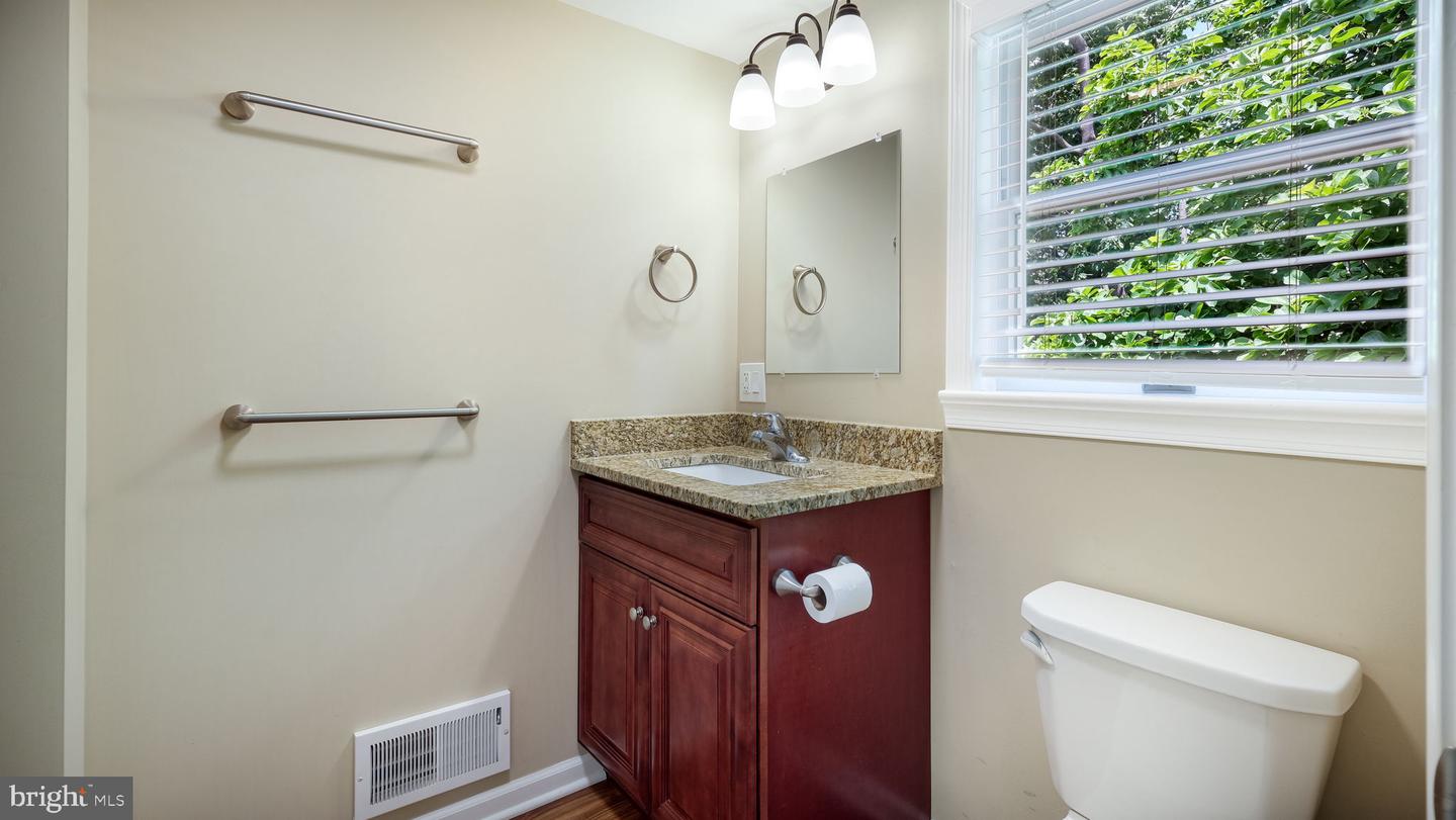 112 E State St #7 Property Photo 15