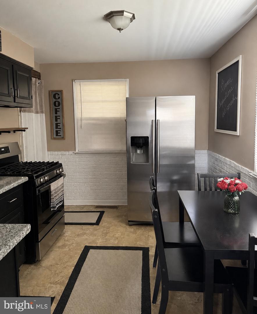 2545 Crafton Dr Property Photo 4