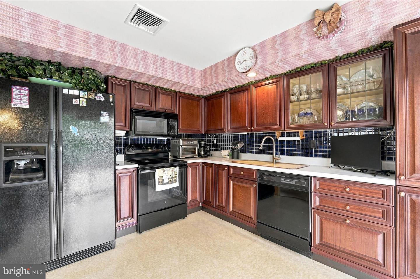 548 Fairhill Dr Property Photo 11