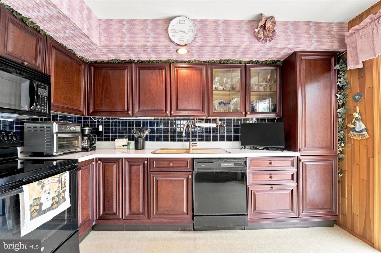 548 Fairhill Dr Property Photo 12